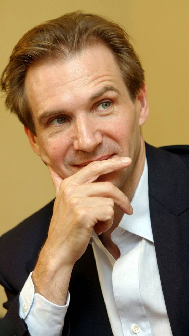 720x1280 Ralph Fiennes wallpaper
