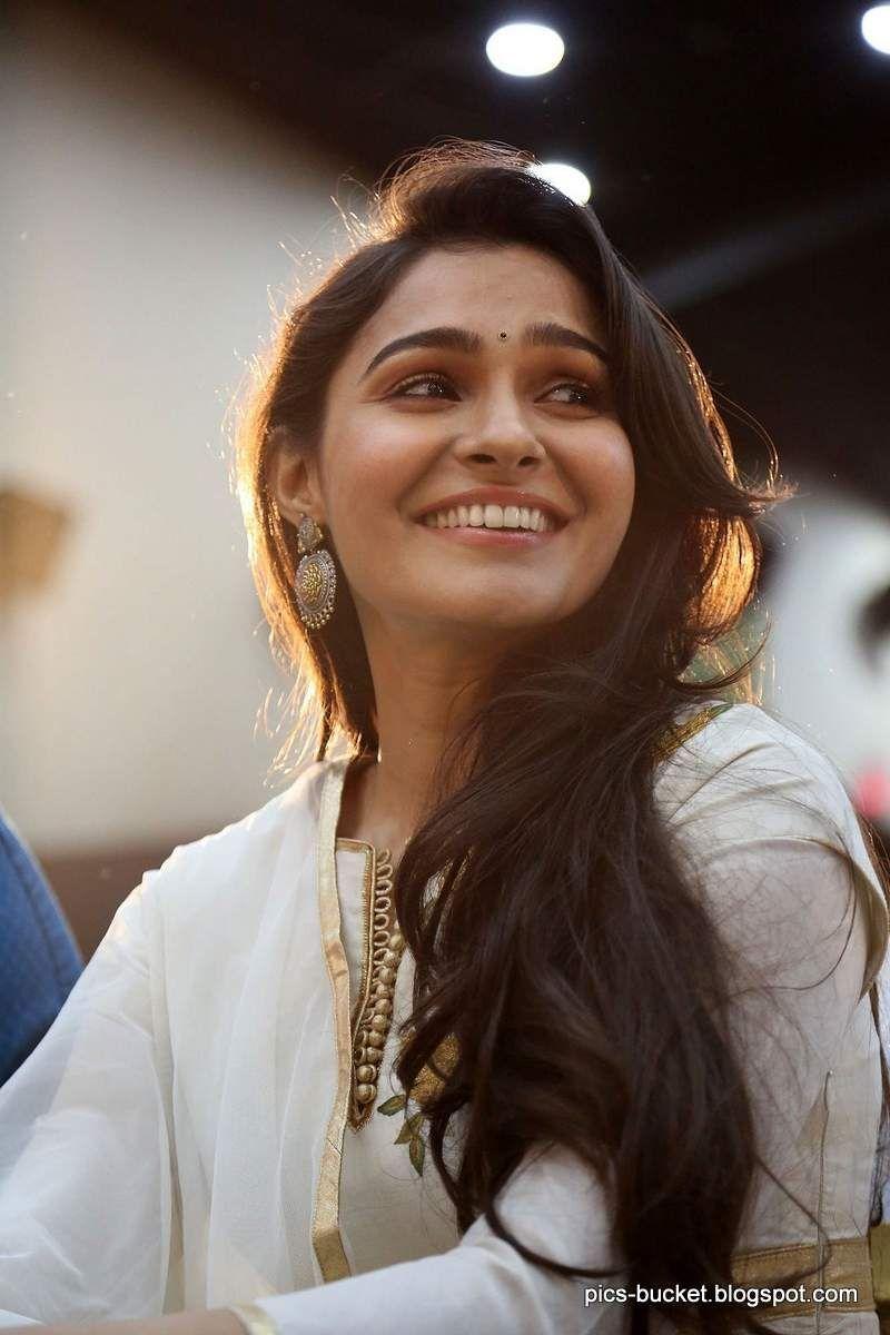 800x1200 Actress Andrea Jeremiah HD Photo and image 5. Actresses