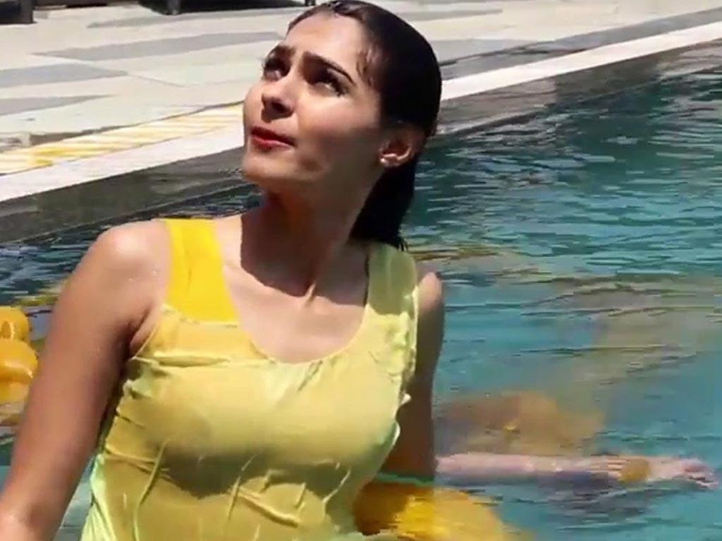 1024x768 Andrea Jeremiah s Latest Photo in a Black Transparent Saree