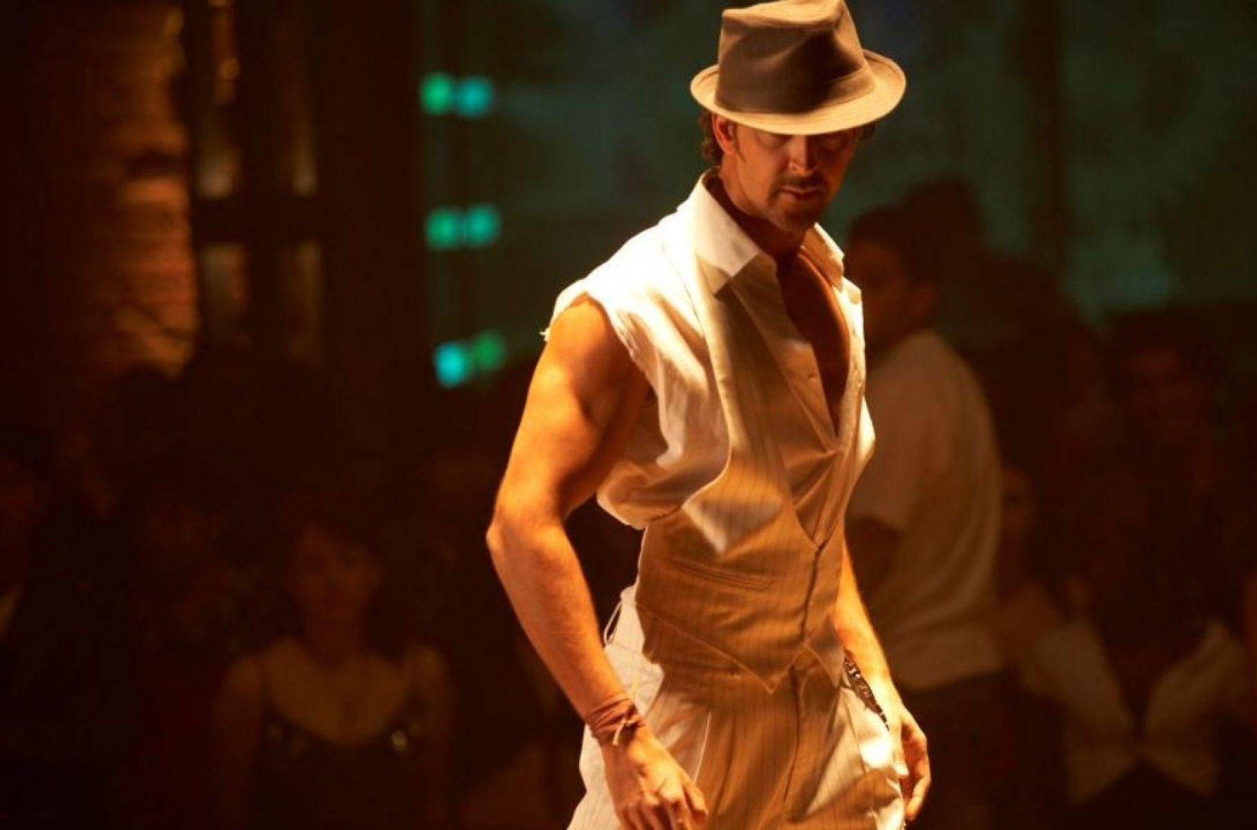 1817x1200 Hrithik Roshan Dancing Picture. HD Dance and Music Wallpaper