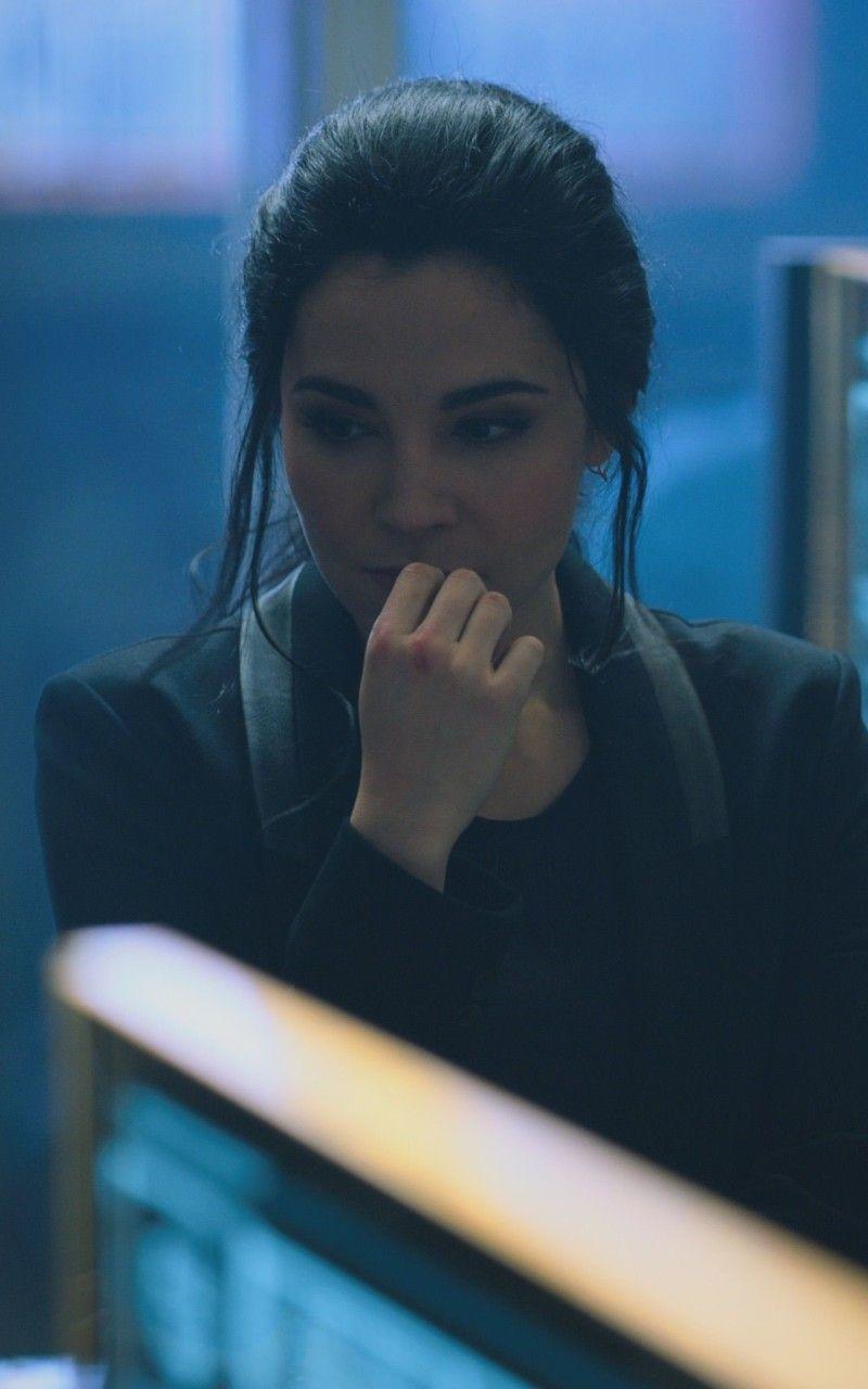 800x1280 Martha Higareda As Kristin Ortega On Altered Carbon Nexus