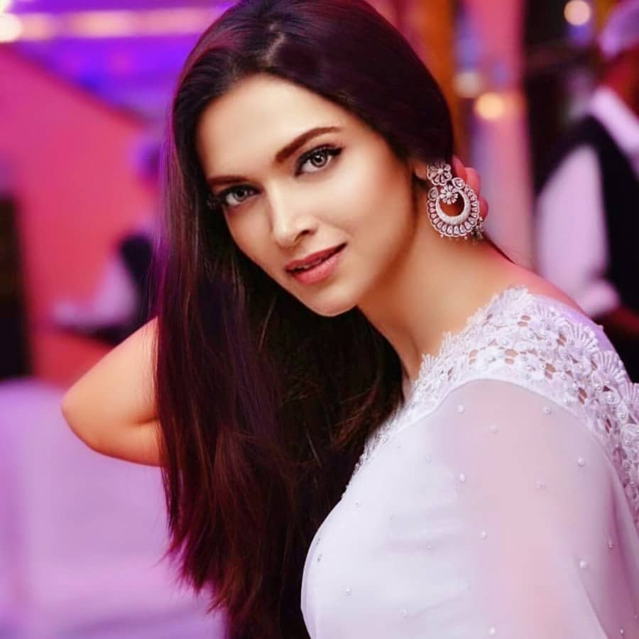 900x900 Picture Of Deepika Padukone .