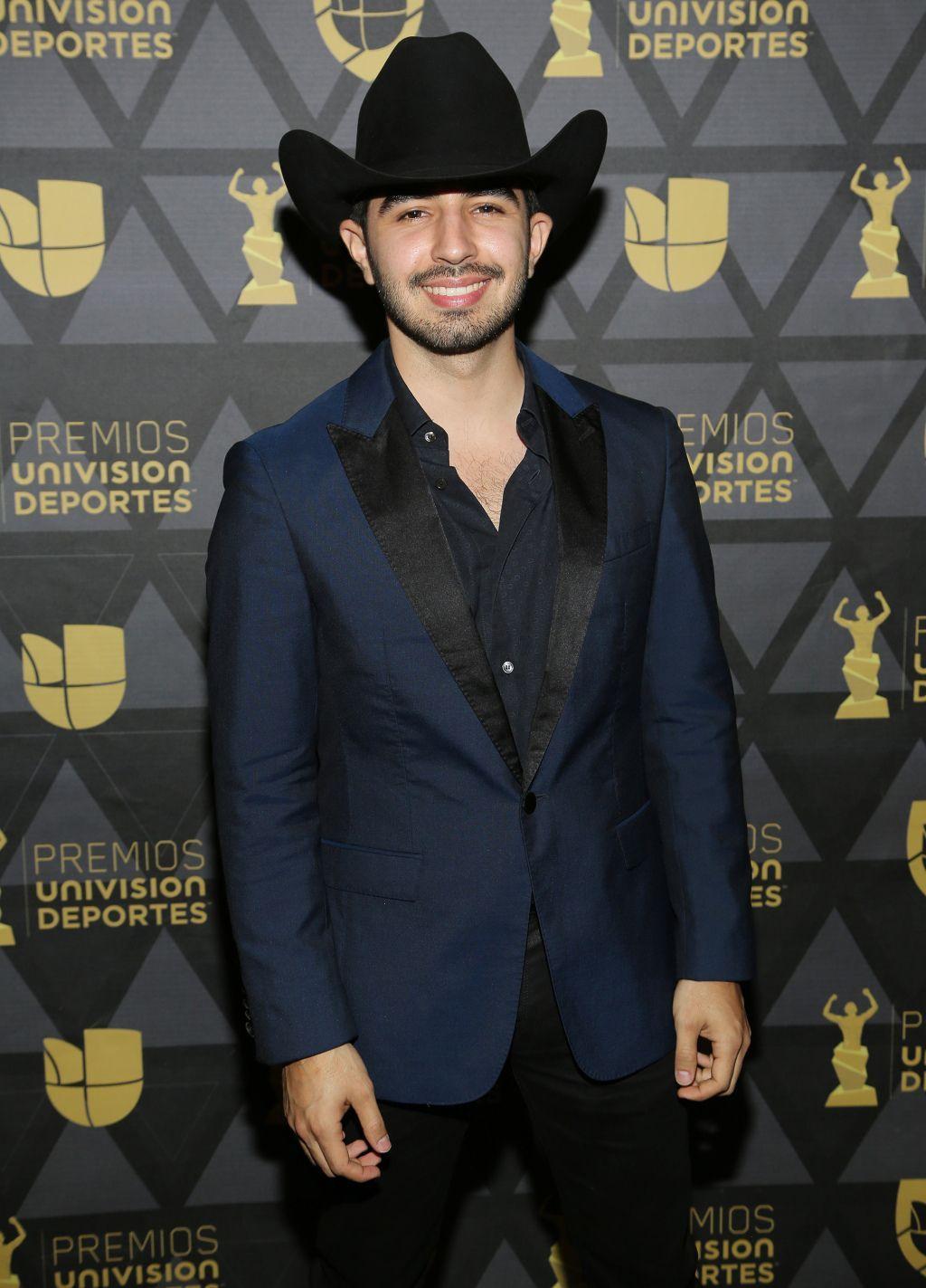 1024x1423 Joss Favela habla de su nominacion al Grammy y el amor. Chicos