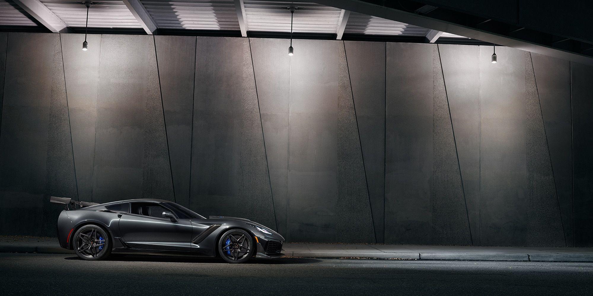 2000x1000 Corvette ZR1 in night black background 4k HD wallpaper