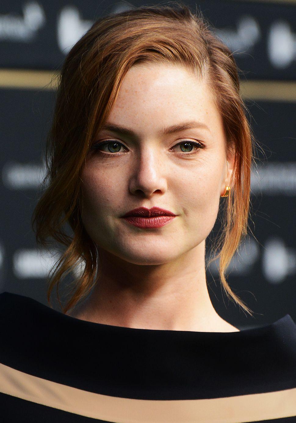 970x1385 Holliday Grainger