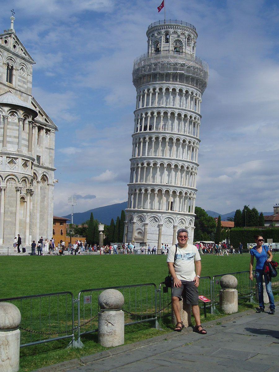 900x1200 Visitor For Travel: Amazing Leaning Tower of Pisa, Italy HD Wallpaper