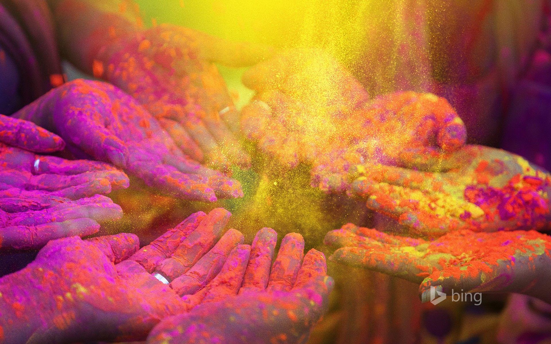 1920x1200 People celebrating Holi festival in India