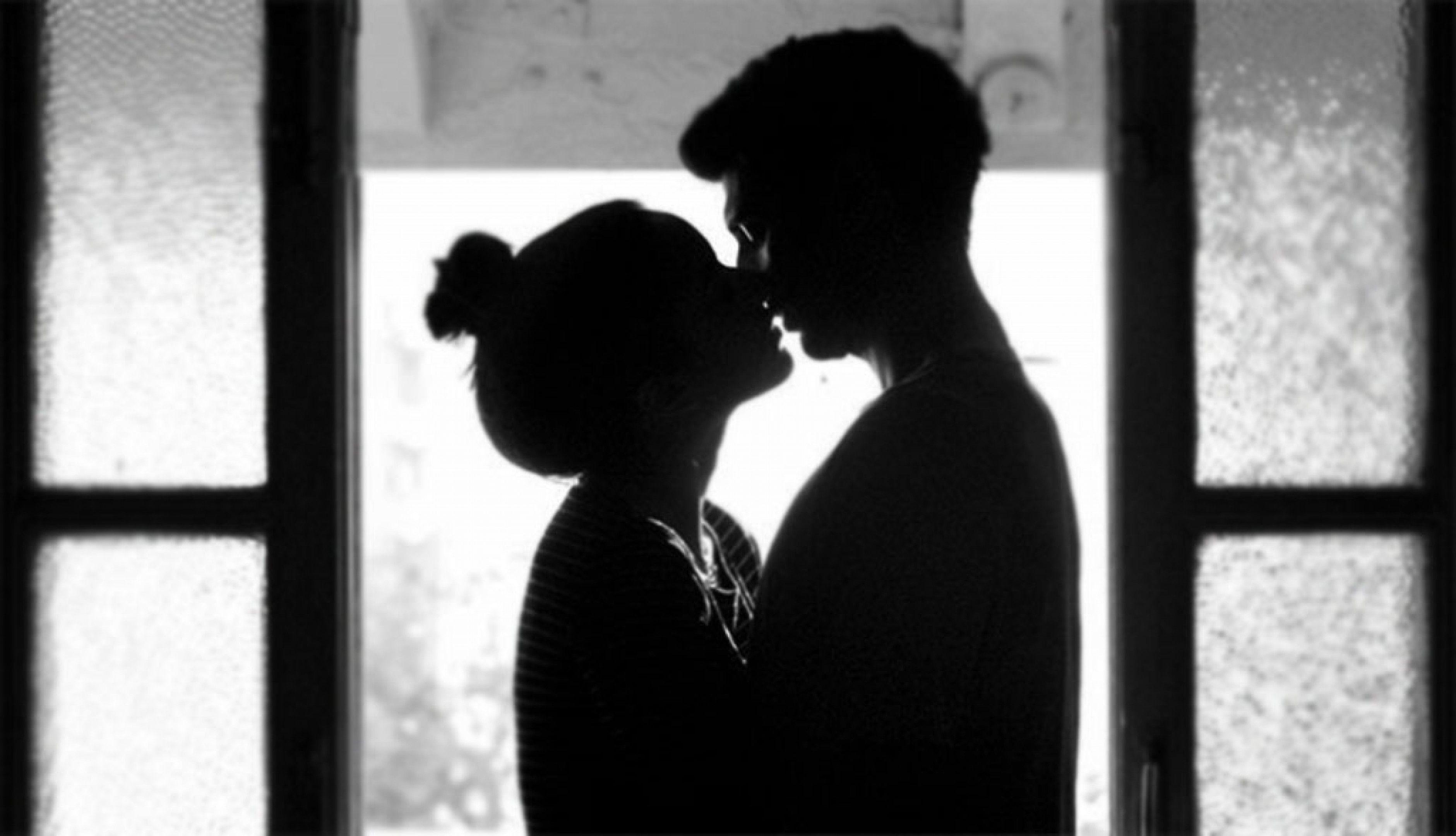 3762x2160 Shradha Kapoor Aditya Roy Kapoor Kissing Black And Jaanu