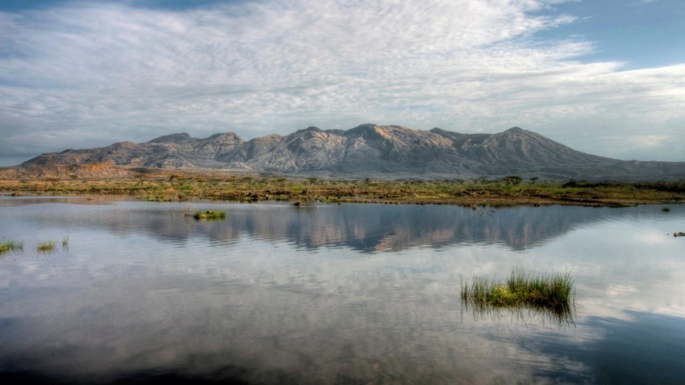 1366x768 Free download Ethiopia Mountain Lake HD Wallpaper [1366x768]