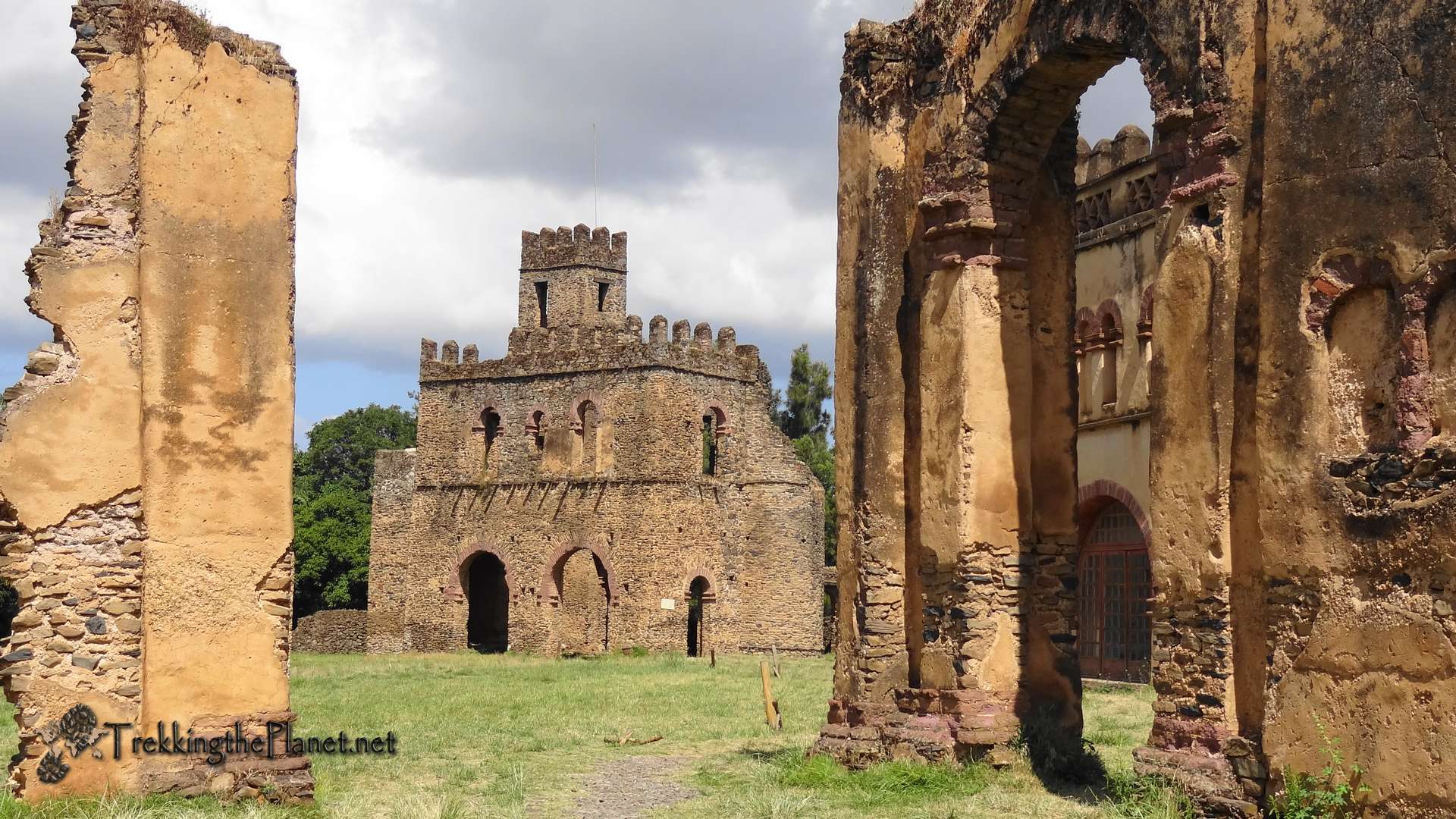 Unique landmarks. Фасилидас Эфиопия. Средневековая Эфиопия. Бани Фасилидаса. Эфиопия в средние века.