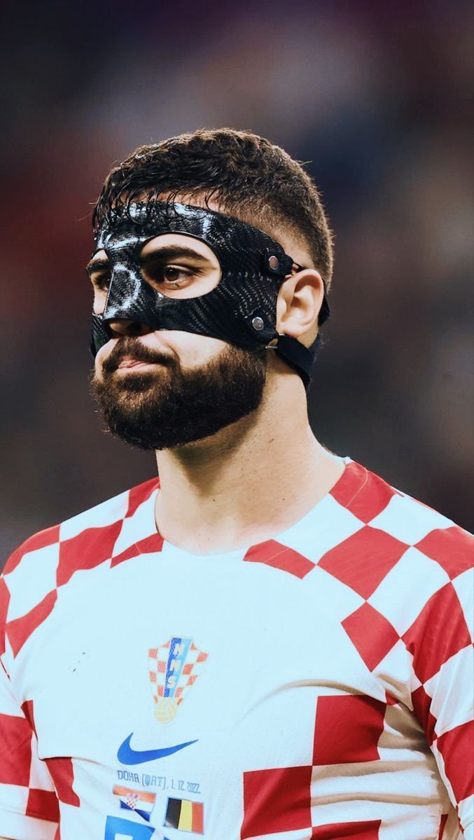 677x1200 Joško Gvardiol