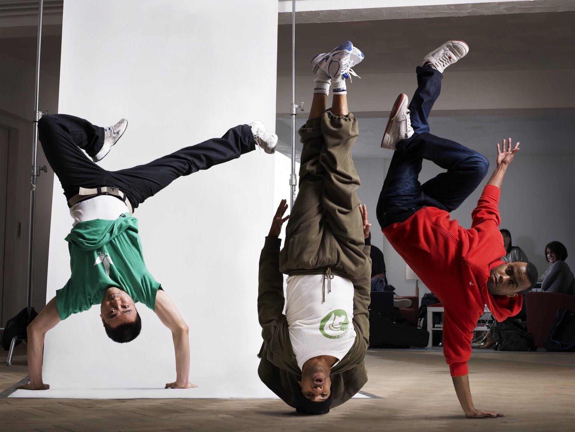 1920x1442 Breakdance Freeze Wallpaper