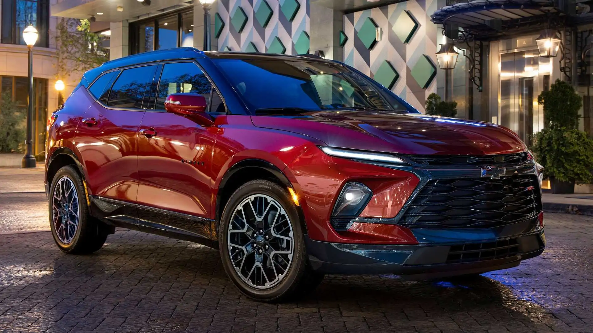 1920x1080 Chevrolet Blazer Revealed With Small Facelift, Large Touchscreen