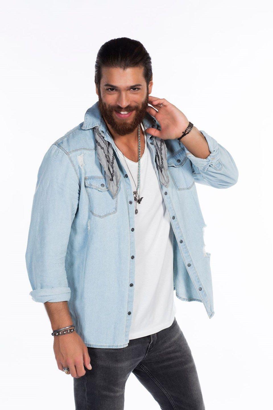 960x1441 Can Yaman Wallpaper