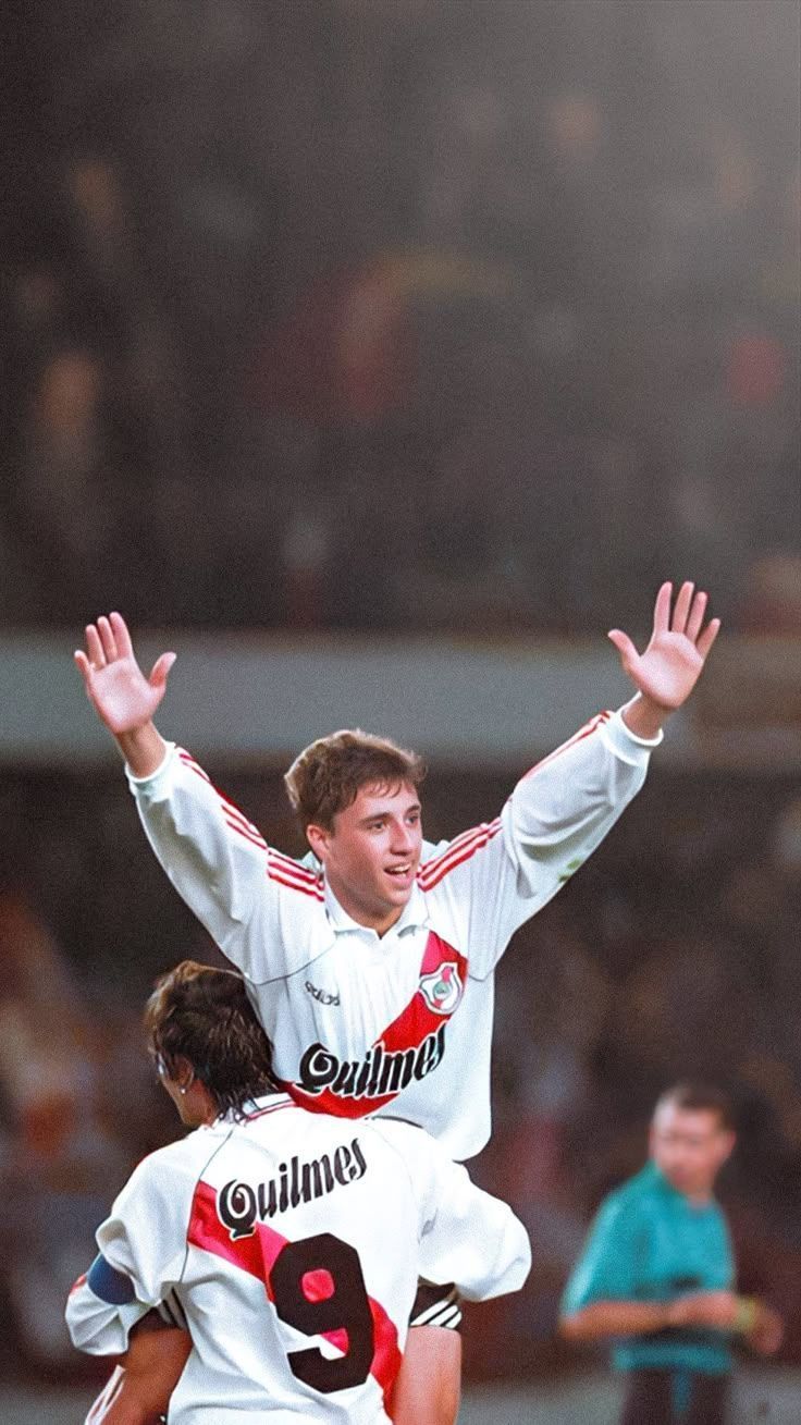 736x1309 Hernan Crespo (River Plate)