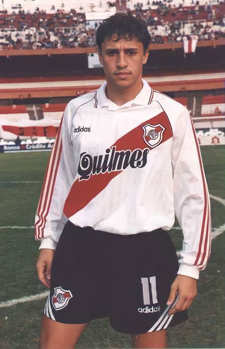 736x1140 Hernán Crespo