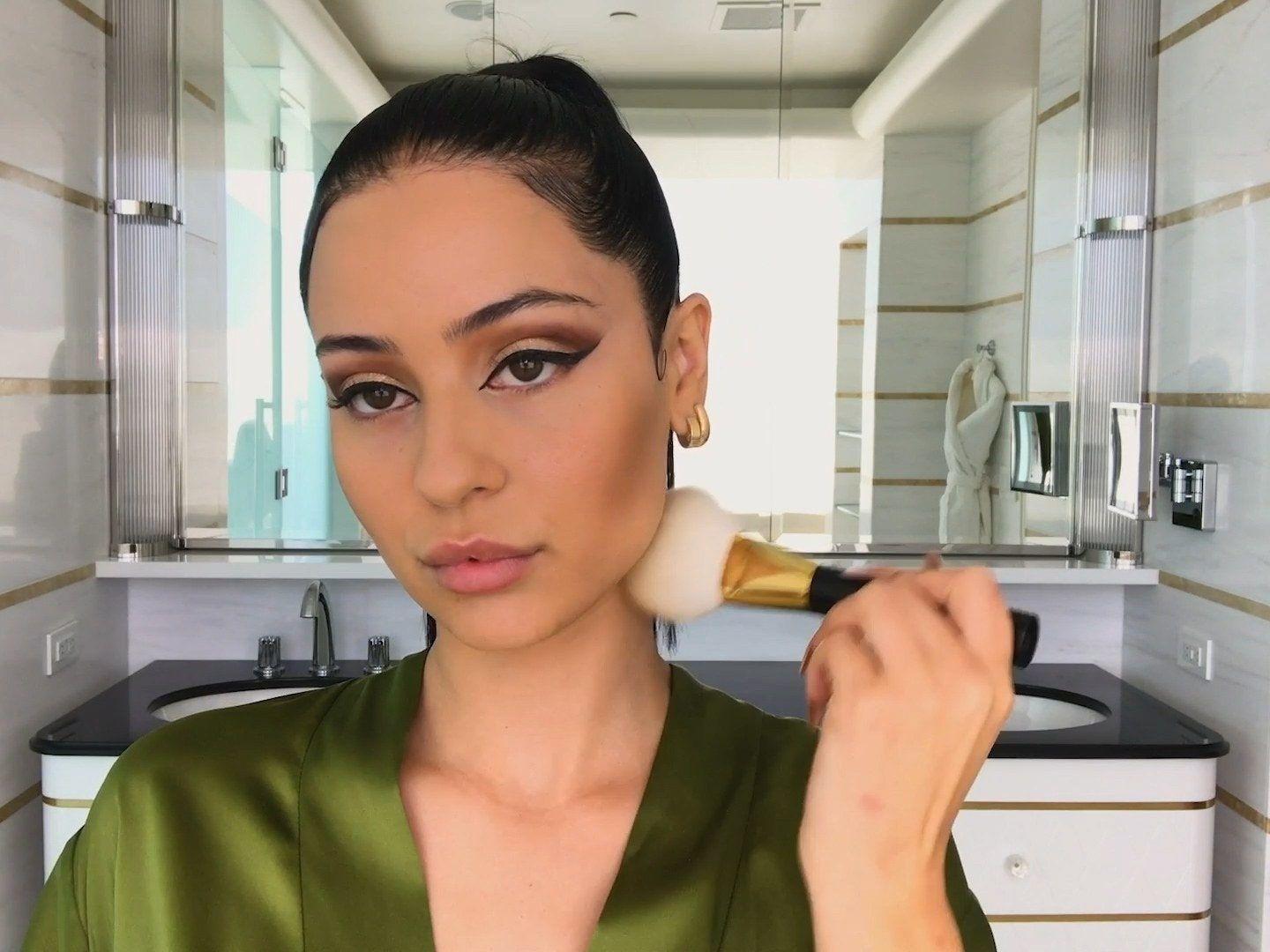 1440x1080 Euphoria's Alexa Demie Shares Her '90s Glam Tutorial
