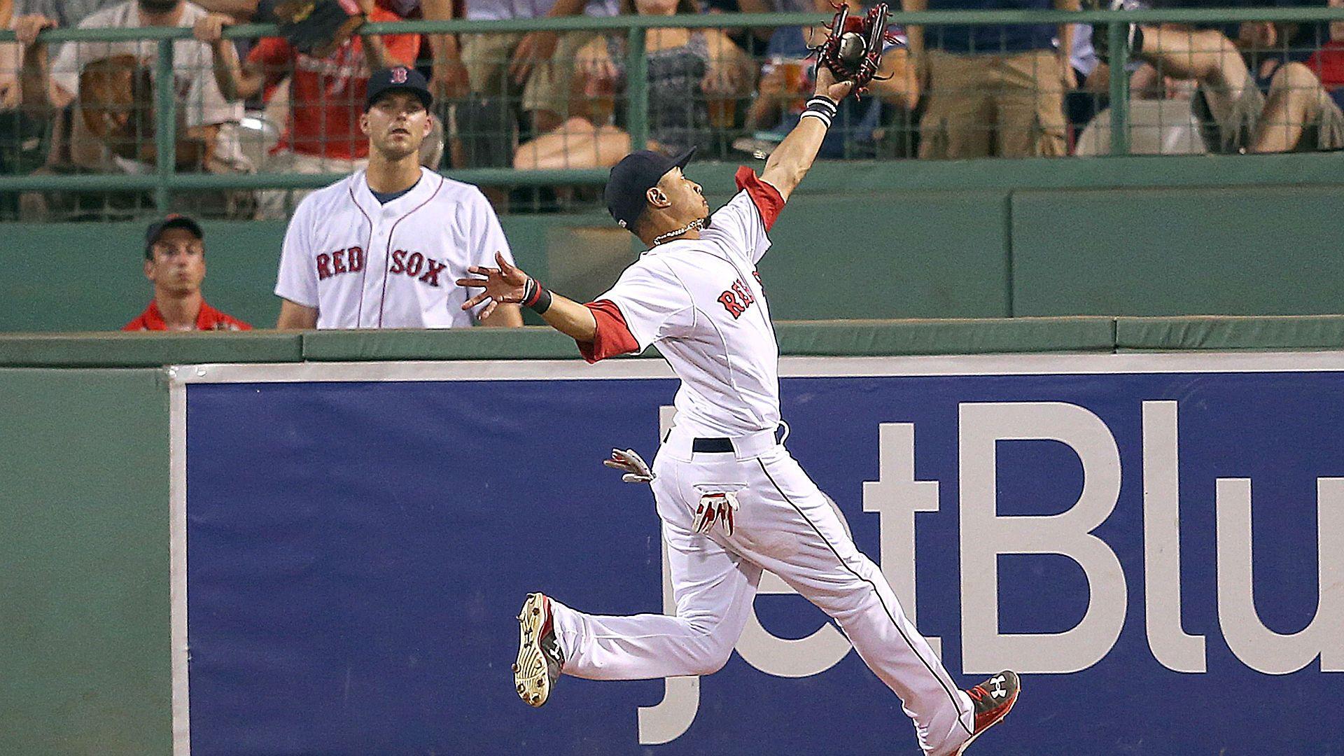 1920x1080 Mookie Betts suffers similar fate as NFL WR when ground jars ball