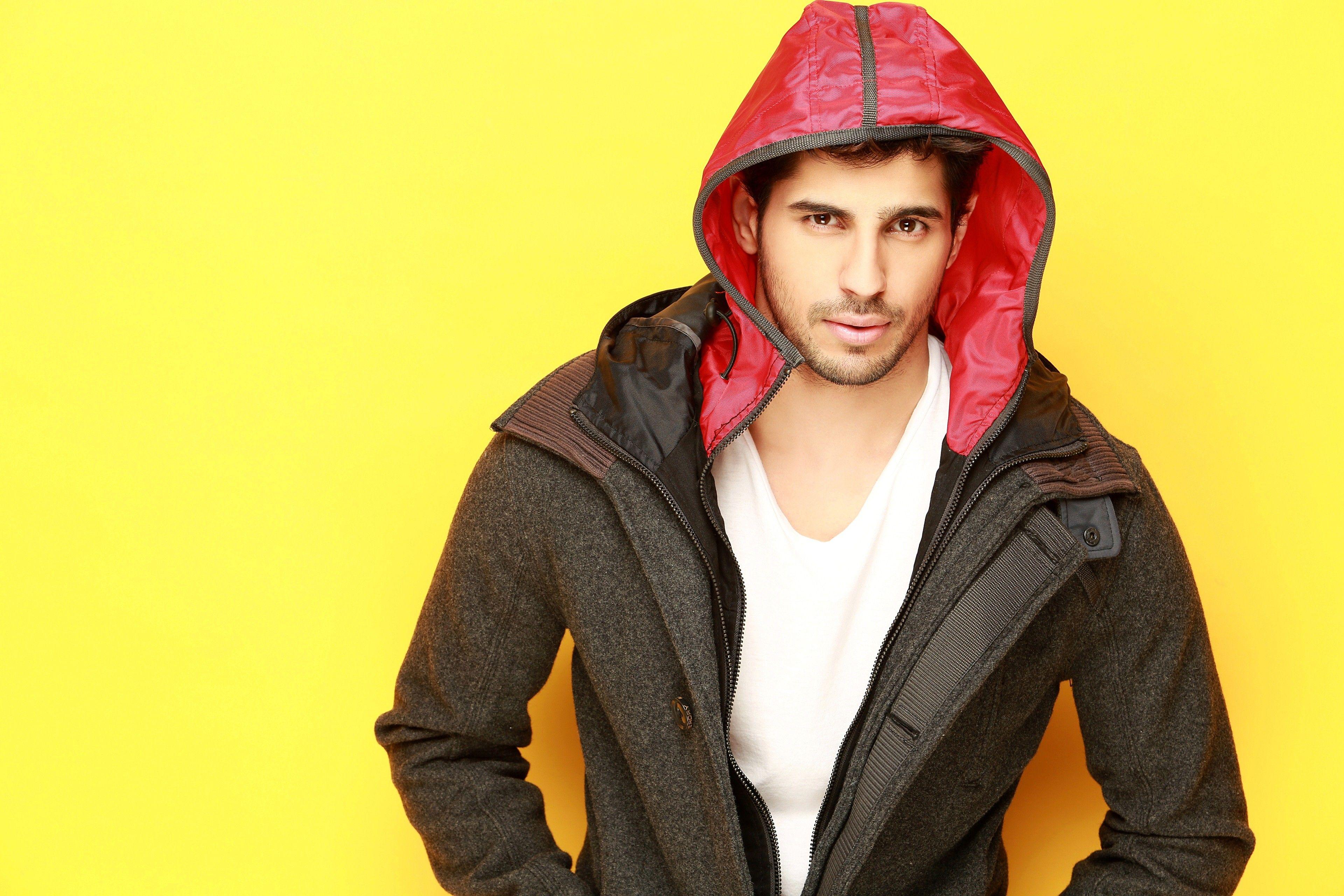 3840x2560 Sidharth Malhotra Wallpaper