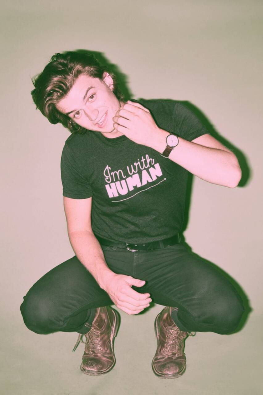 853x1280 Joe Keery wallpaper