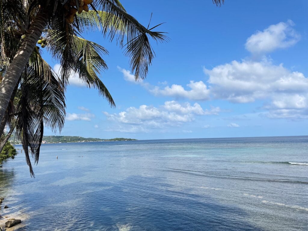 1024x768 Roatan Island