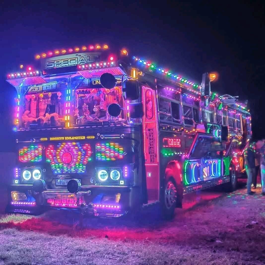 1068x1068 Sri Lankan ThreeWheeler & bus drivers have a different kind of obsession ( Swipe for more )