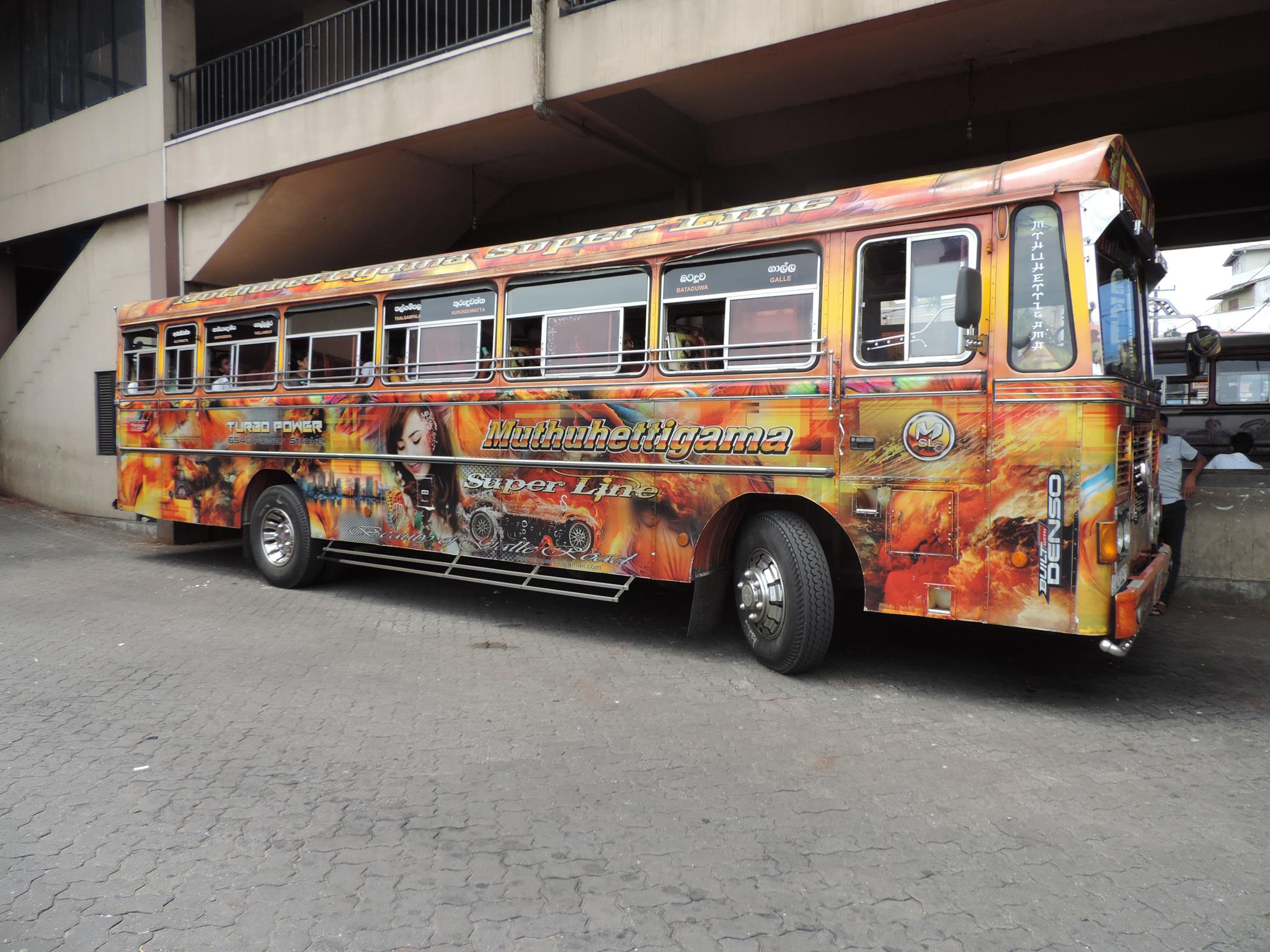 2048x1536 SRI LANKA: Vehicle Art Design Public Transport