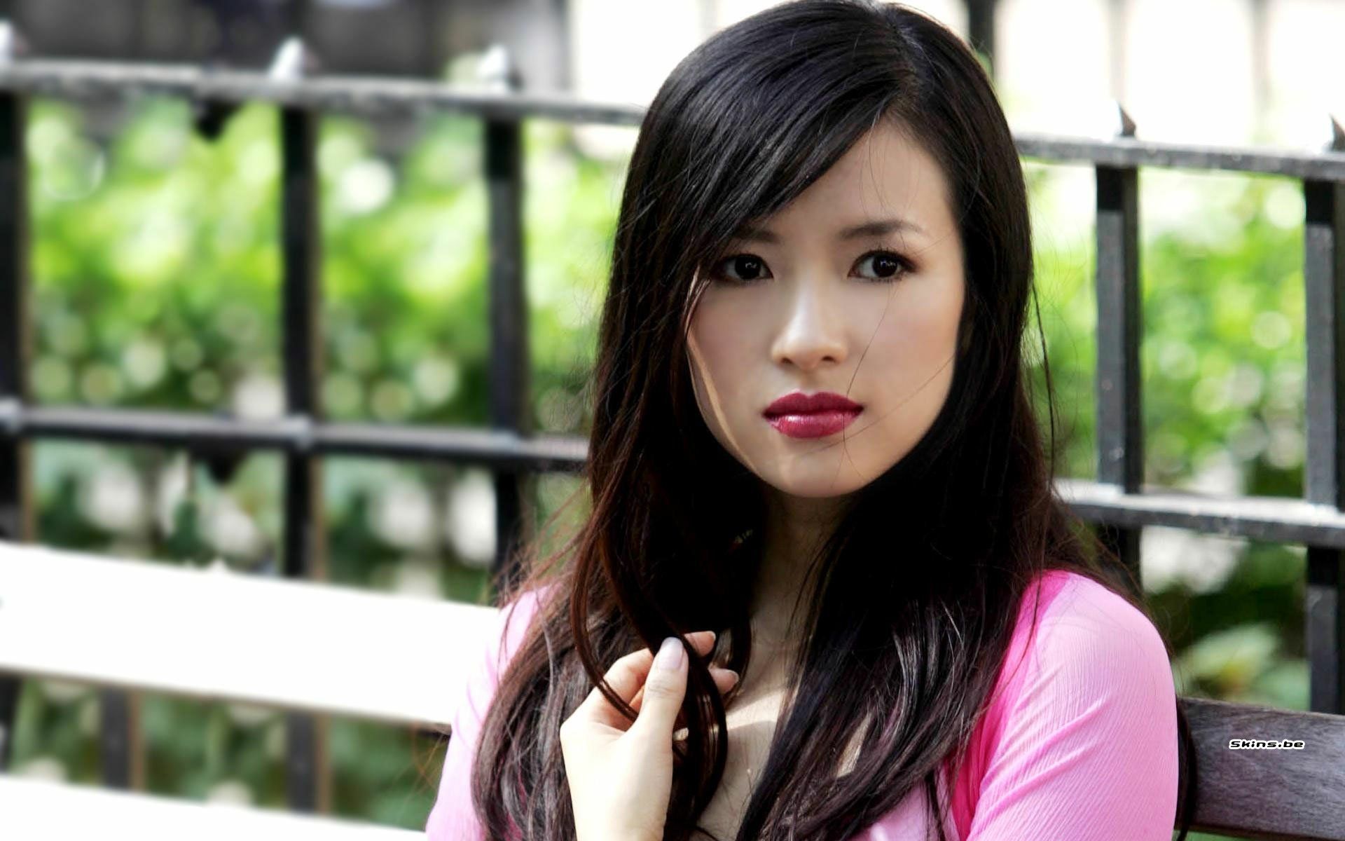 1920x1200 Zhang Ziyi HD Wallpaper: Captivating Elegance in Every Pixel