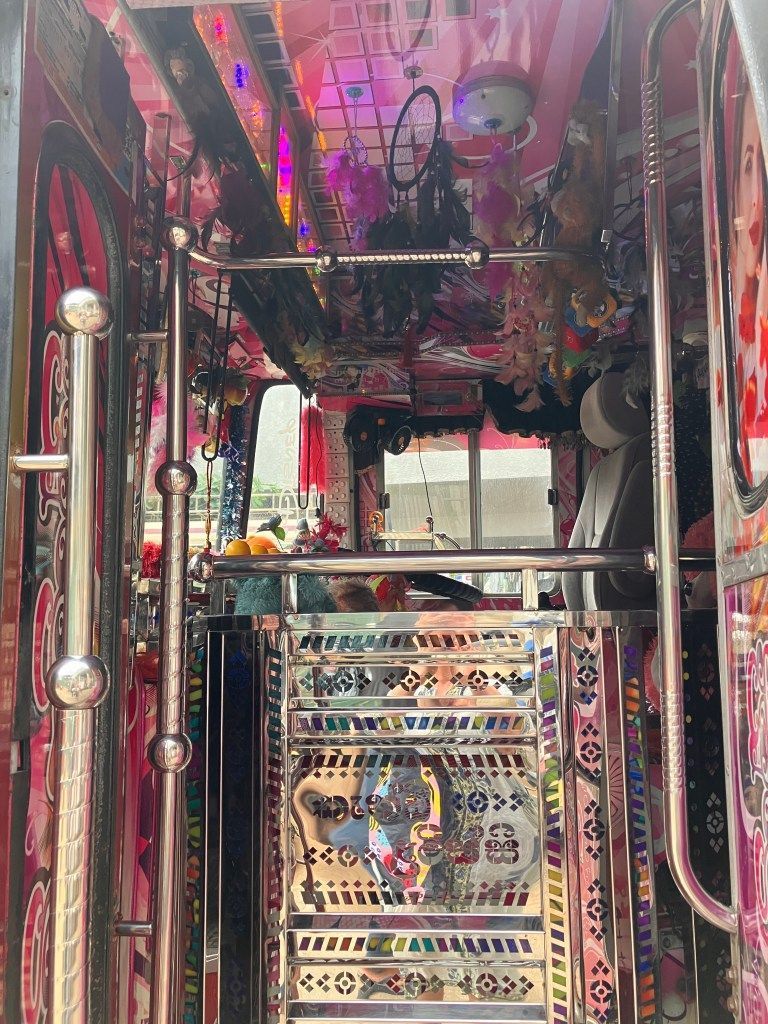 768x1024 The colorful buses of Sri Lanka