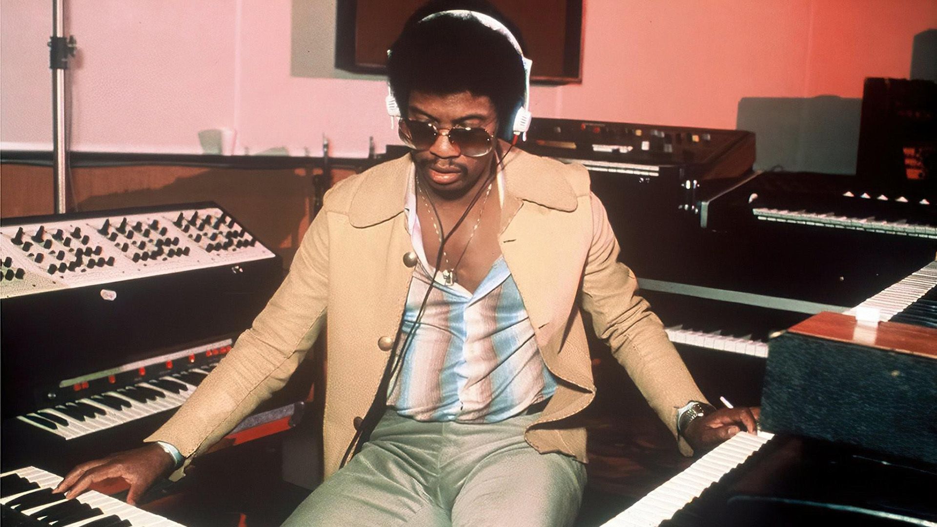 1920x1080 Herbie Hancock and the Rhodes Piano: A Legacy of Innovation