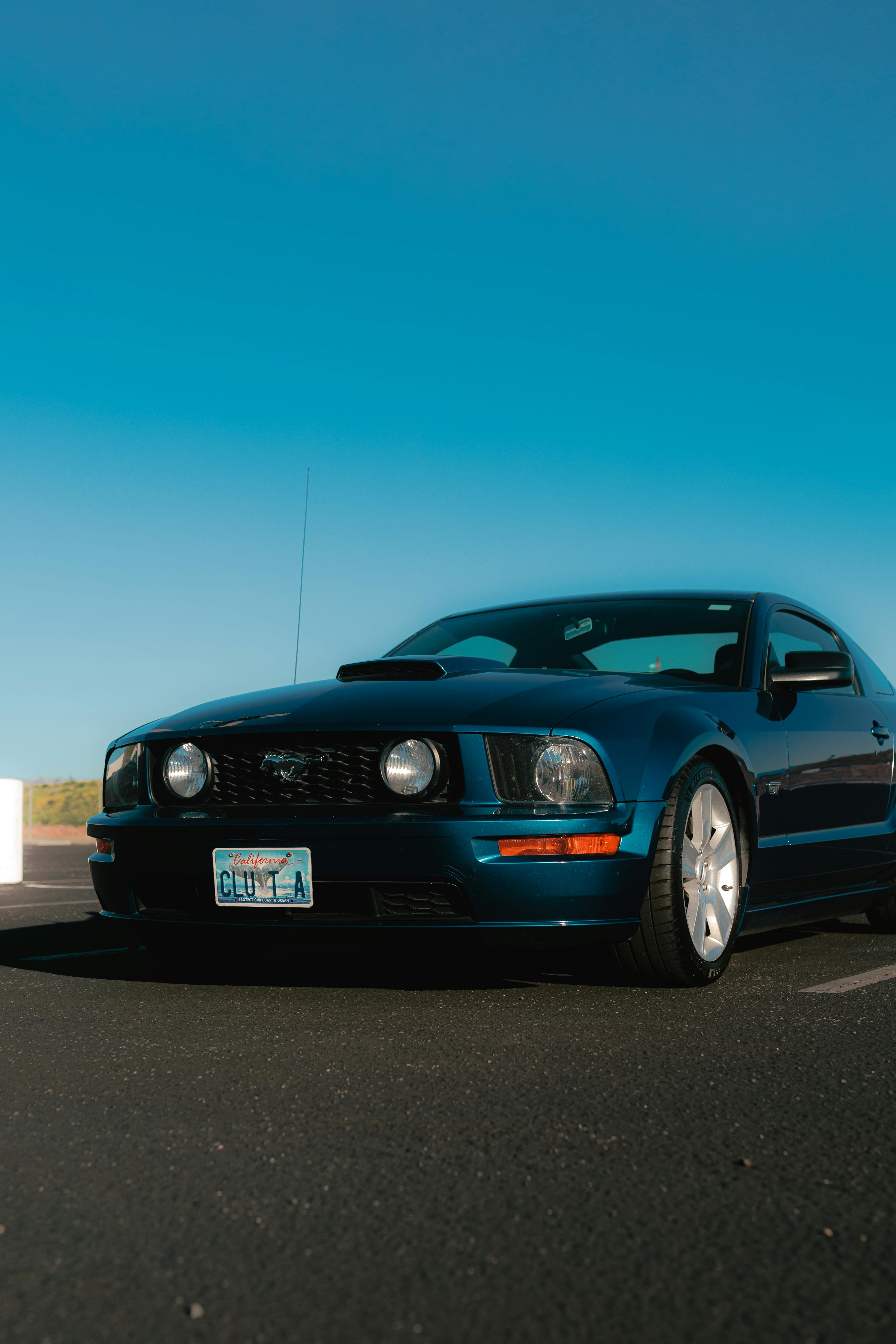 3536x5304 Front View of a Ford Mustang · Free