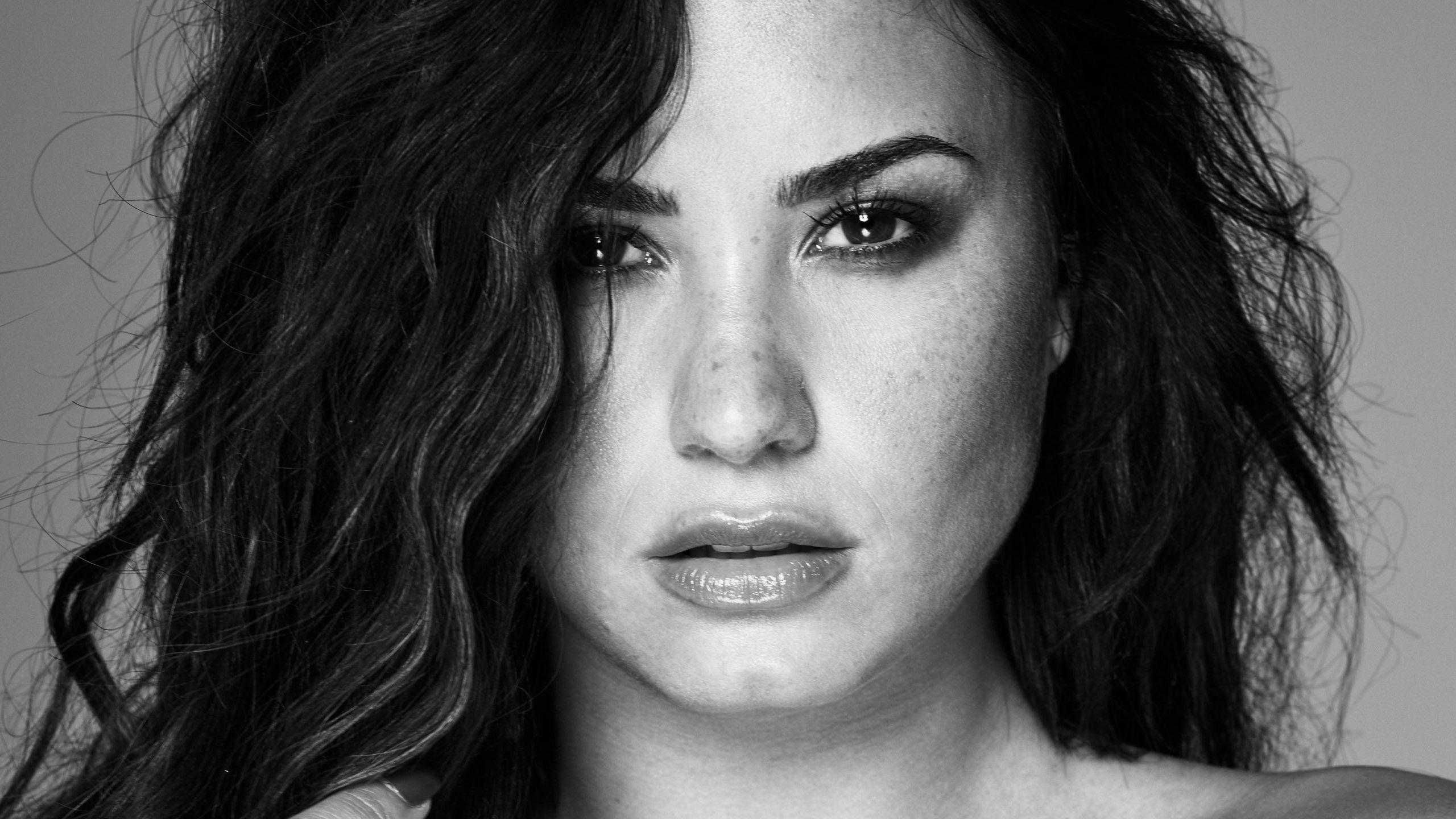 2560x1440 Download 2560x1440 Demi Lovato, Monochrome, Face Portrait