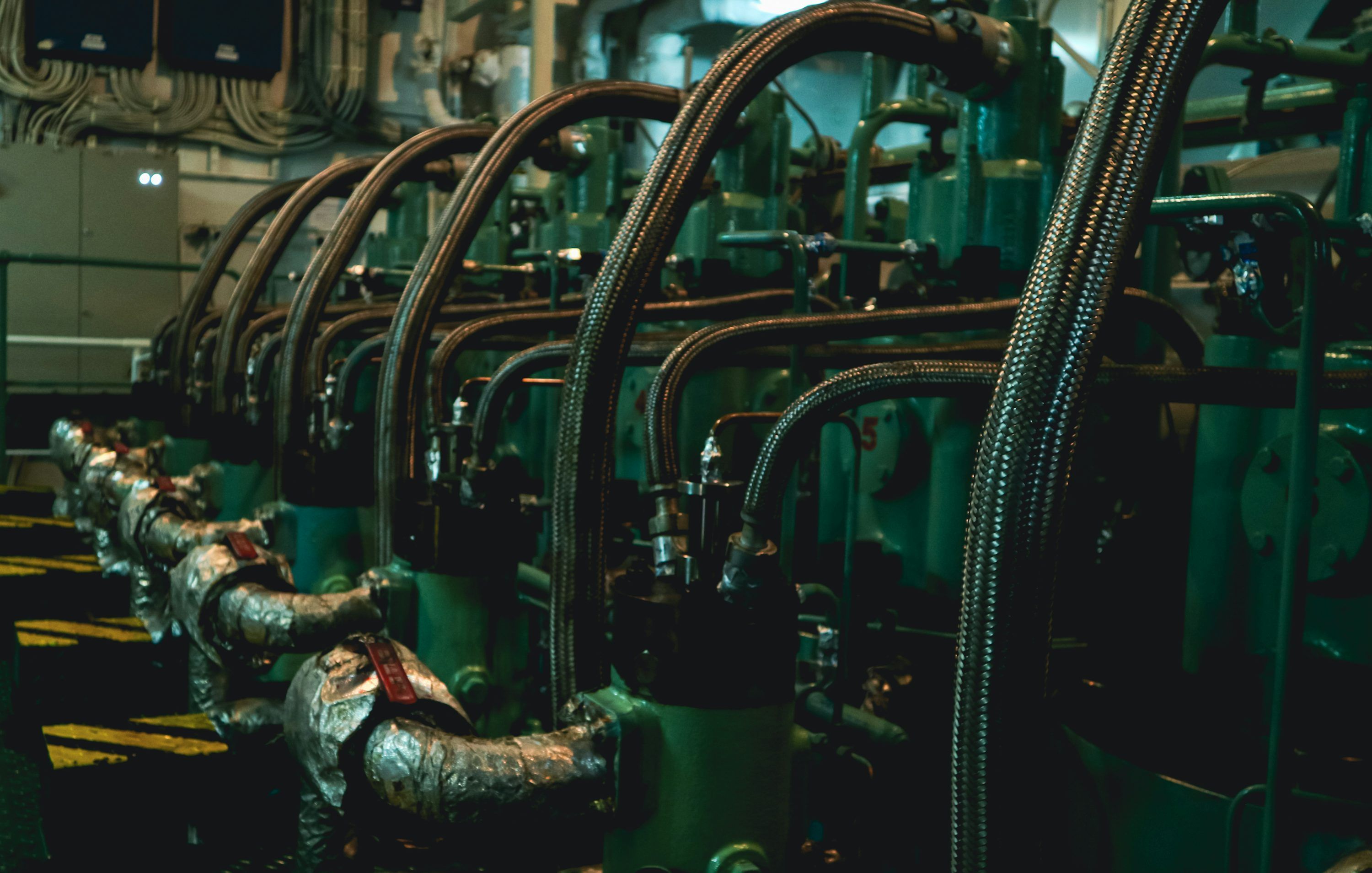 3000x1908 Ship Engine Picture. Download Free Image