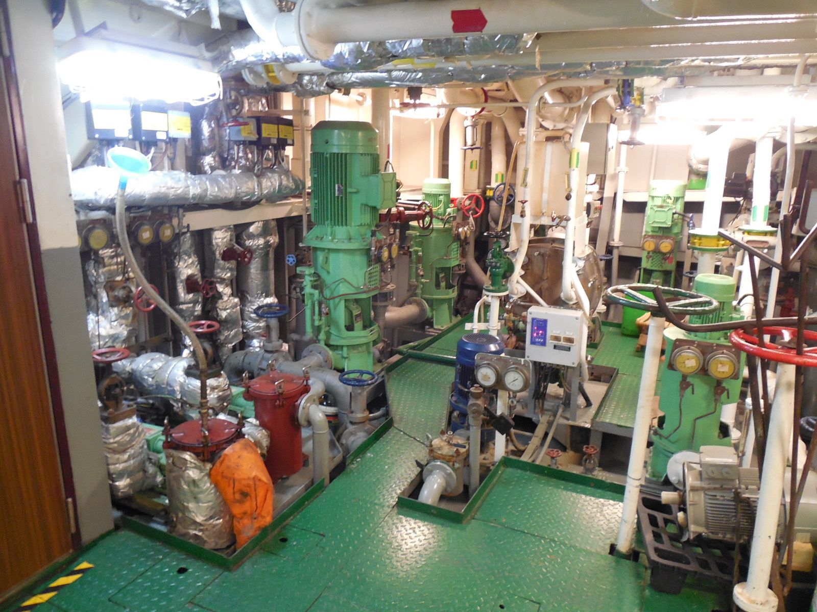 1600x1200 Engine Room (Shipboard)