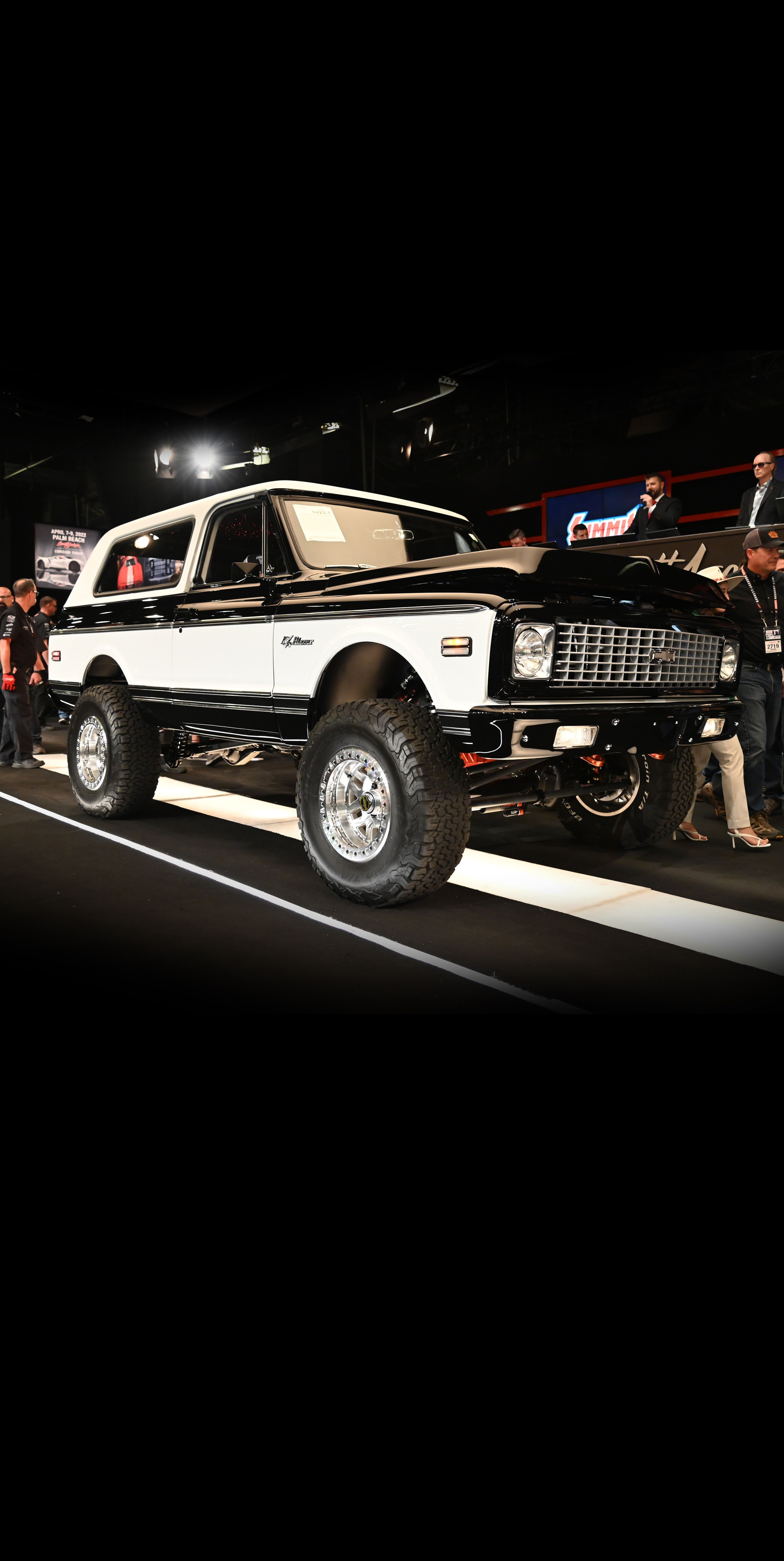 3319x6604 K5 Blazer Wallpaper