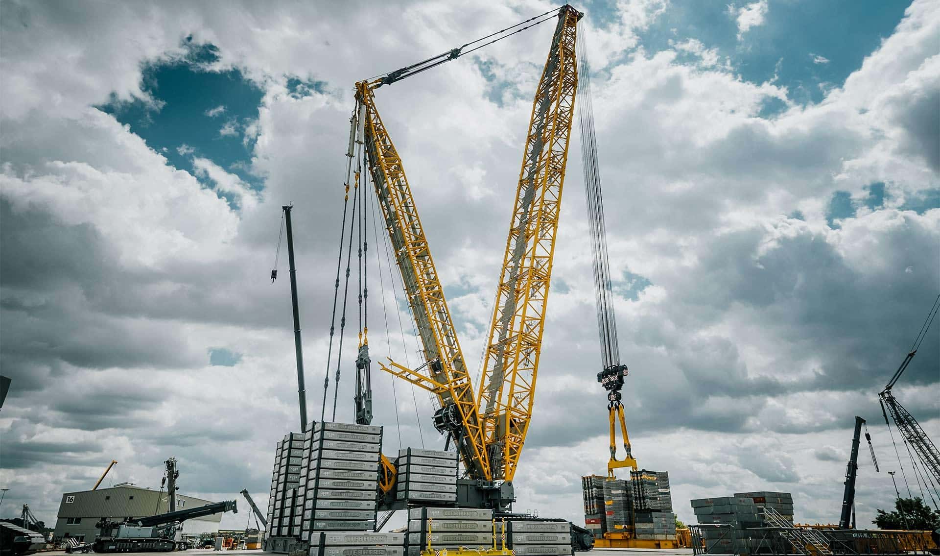 1920x1135 Liebherr LR 12500 1.0 Mobile Crane