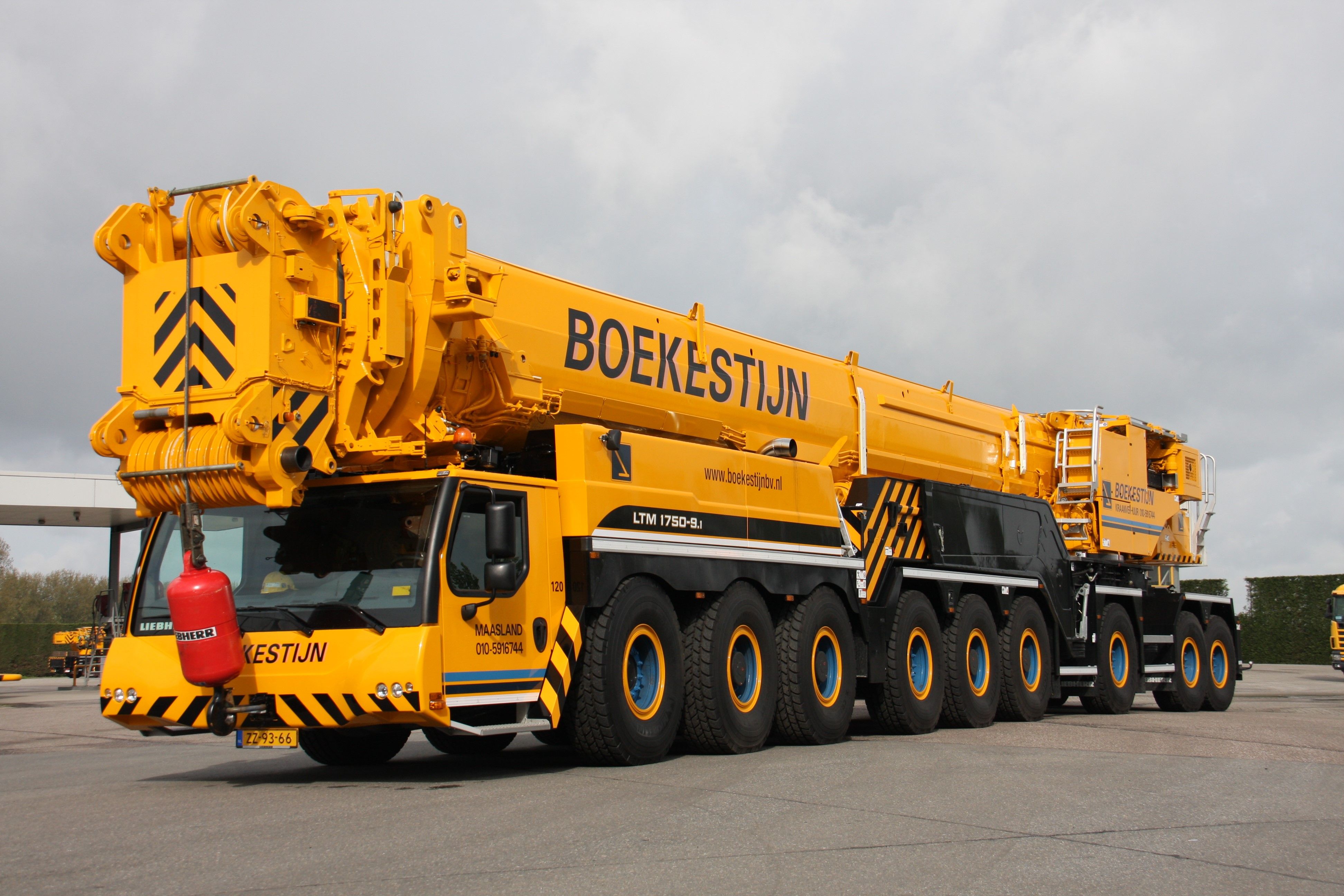 3888x2592 4K, 2012 17 Liebherr LTM 1750 9. Mobile Crane, Yellow, HD Wallpaper