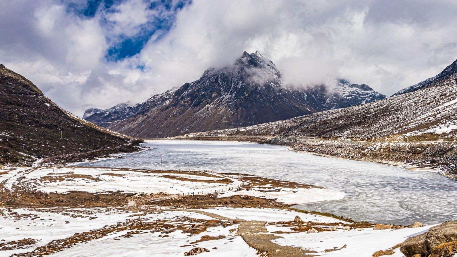 1600x900 stunning winter wonderland photo in India