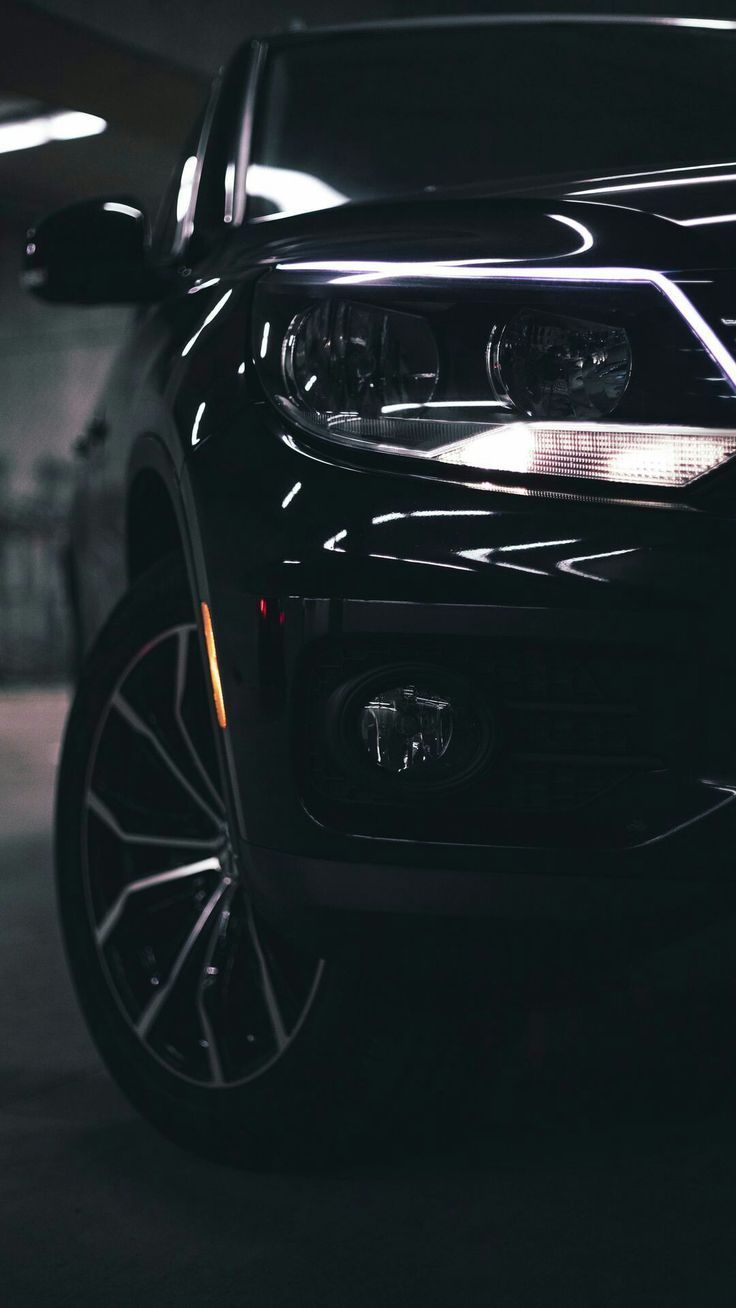 736x1308 Black Car with Chrome Rims