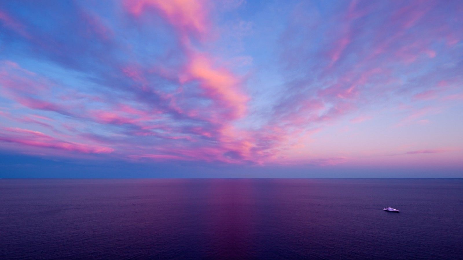 1600x900 Ocean With Pink And Blue Sky During Sunset HD Pink Wallpaper