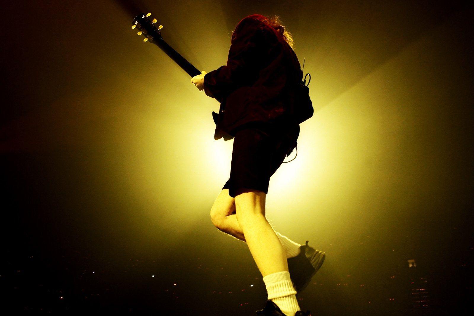 Angus Young Wallpapers - Top Free Angus Young Backgrounds - WallpaperAccess