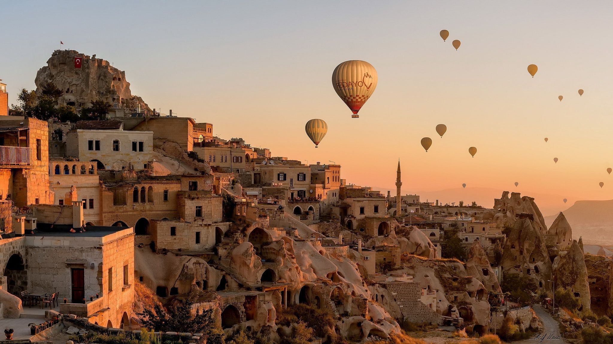 2048x1152 Cappadocia Sunrise: Hot Air Balloons Over Turkey's Stunning Rockscape HD Wallpaper