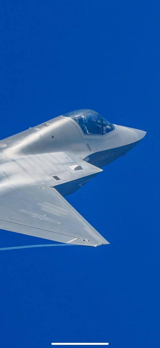 640x1391 Close Up Image Of J 35. [ALBUM]