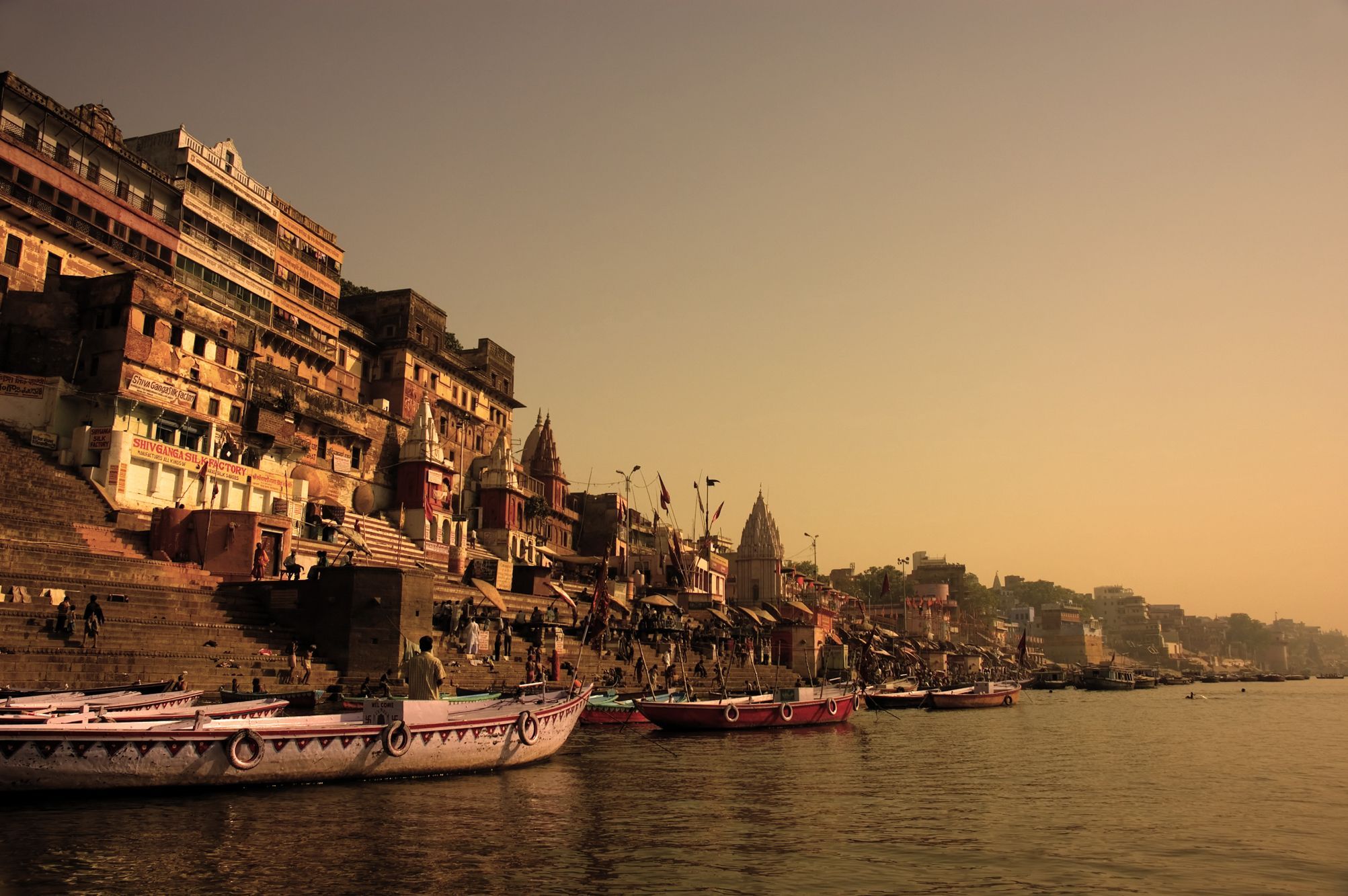 2005x1333 A road to the epicentre of the universe, Varanasi. My Spark Plug Stories