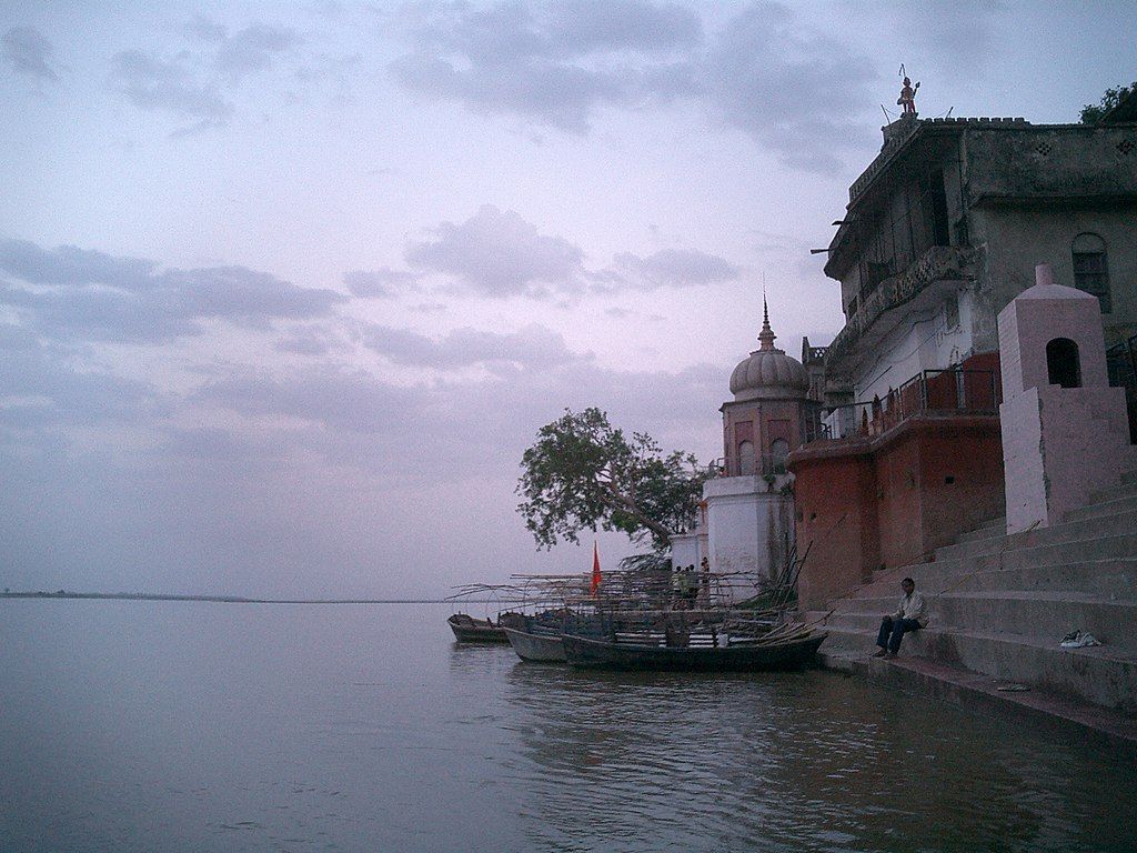 1024x768 Ghat on the Ganges near