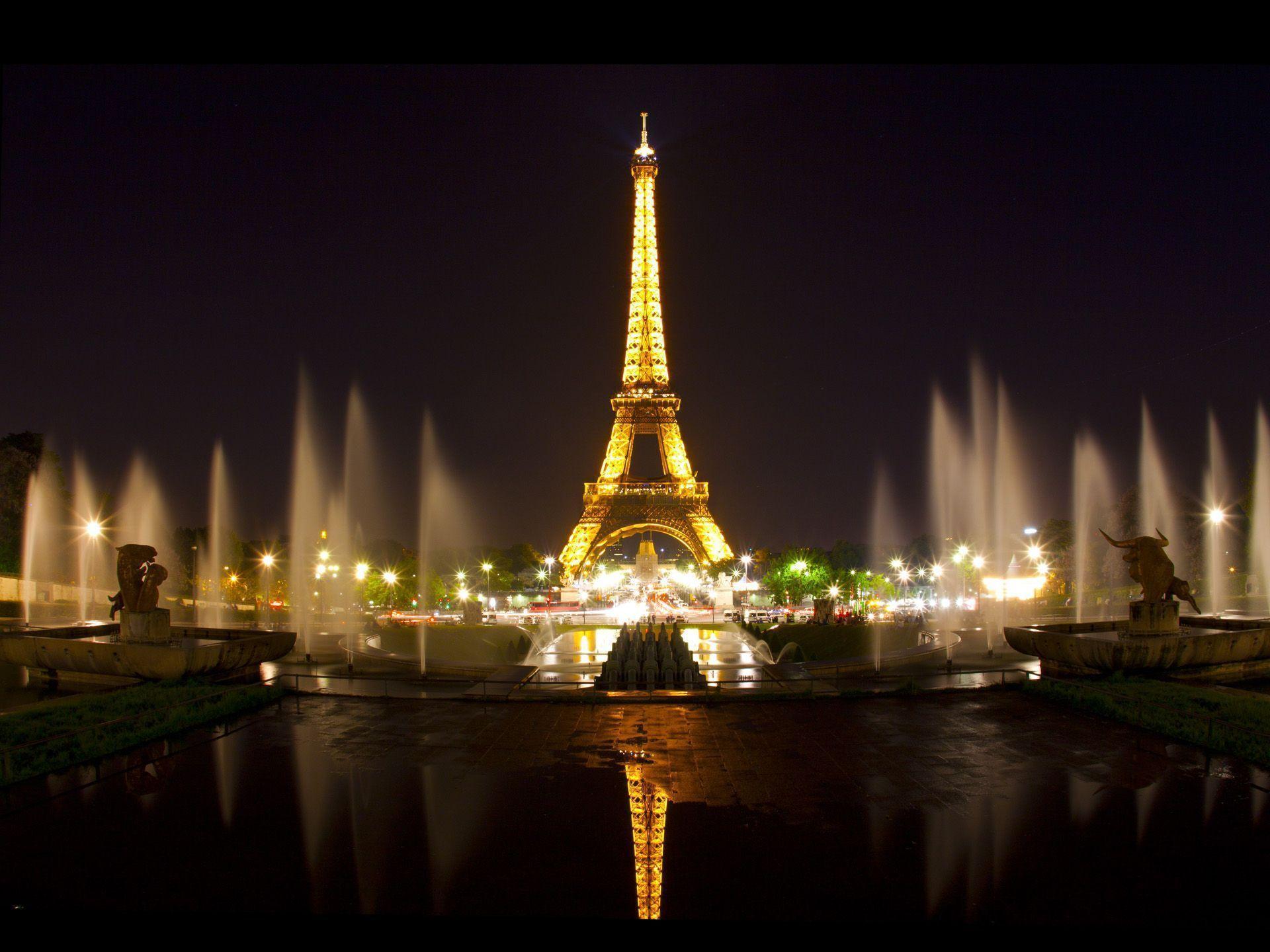 1920x1440 Eiffel Tower At Night Wallpaper