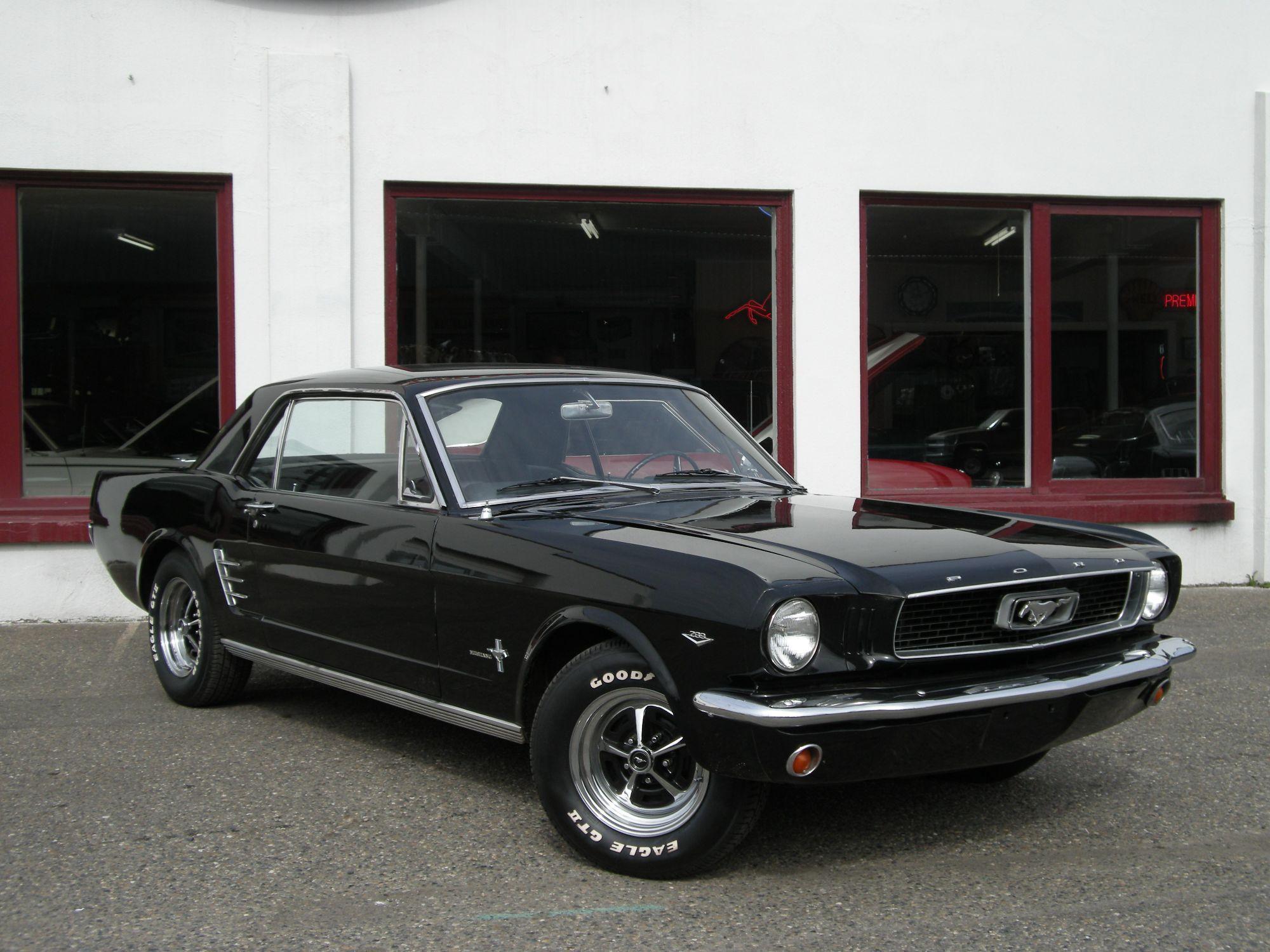 2000x1500 Ford Mustang Old Wallpaper. American Car Show