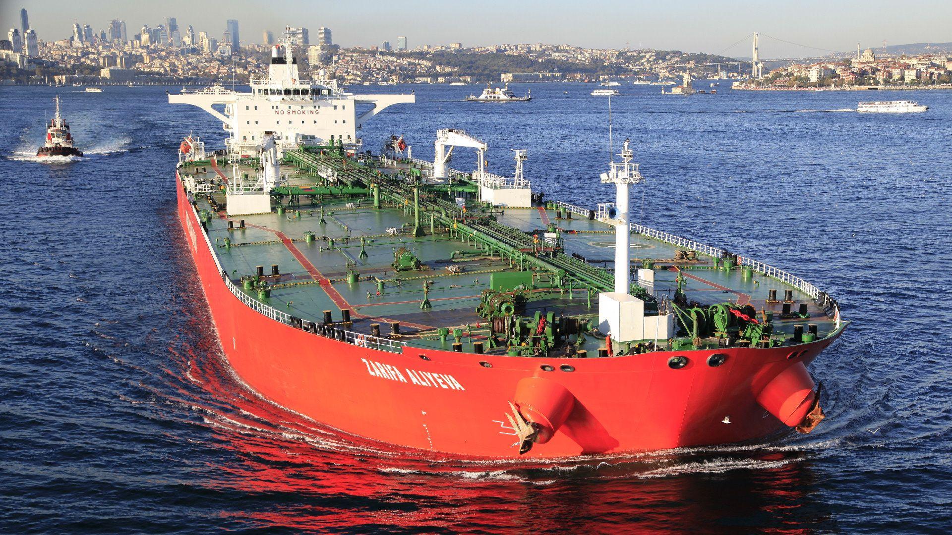 Page 43 | Oil Tanker Ship Images - Free Download on Freepik