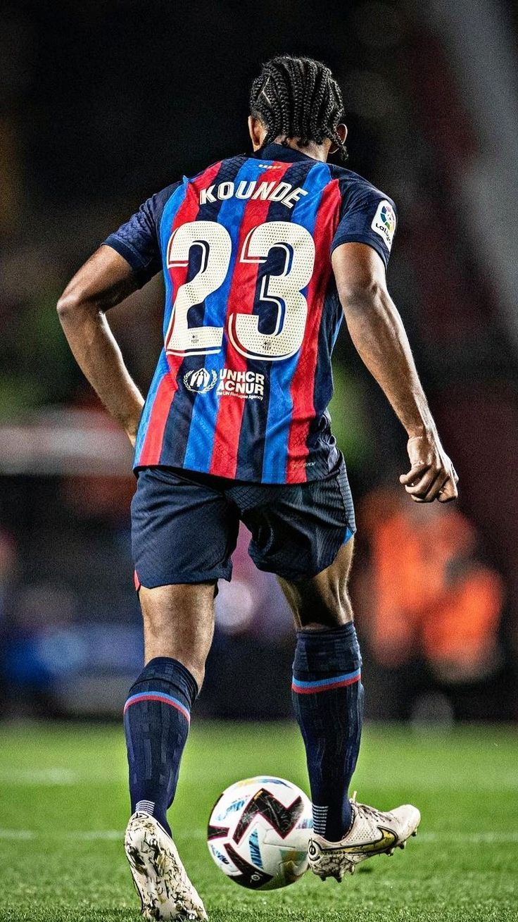 736x1309 Jules Koundé