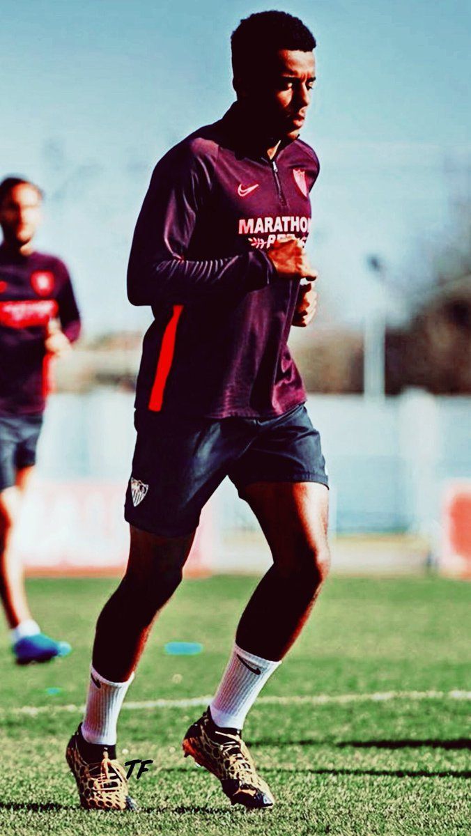 676x1200 Jules Koundé Wallpaper